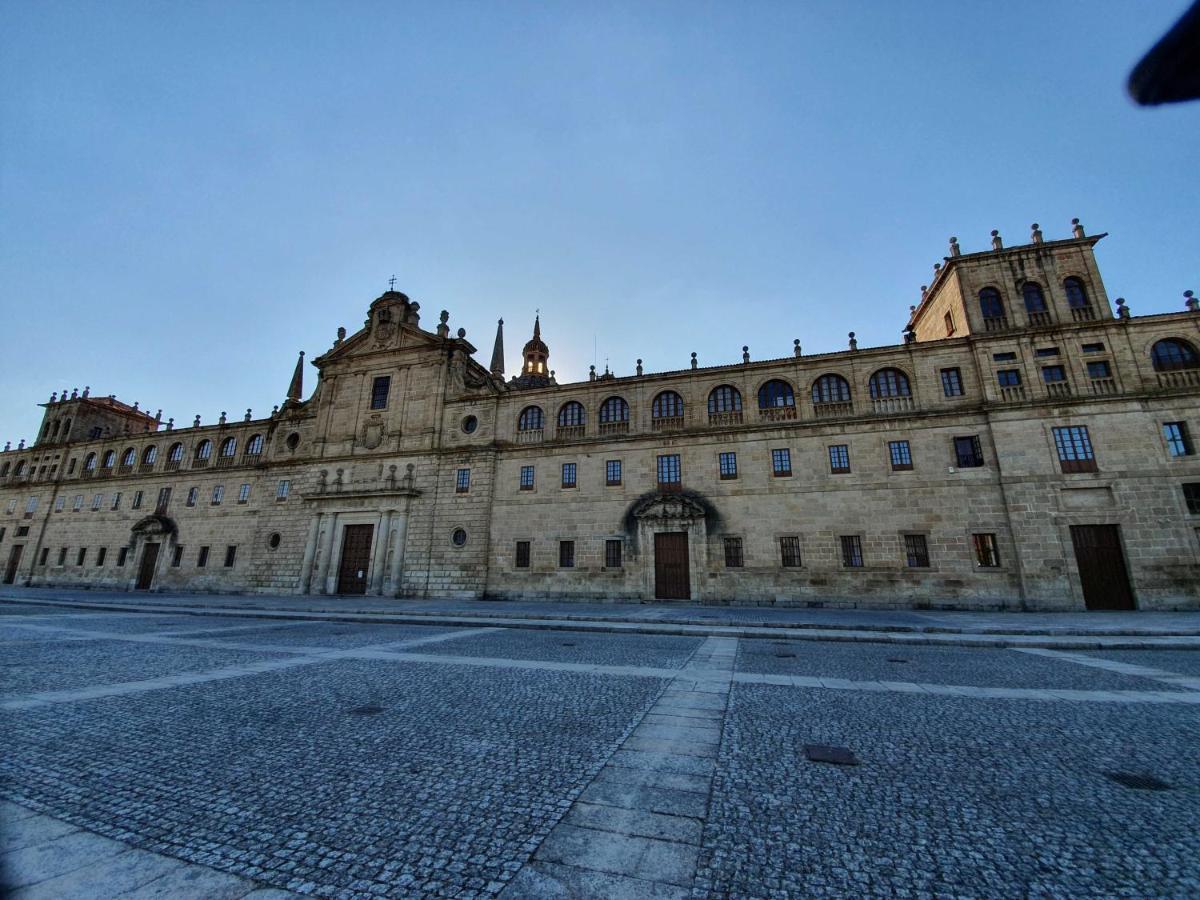 Acogedor Apartamento En El Centro De Monforte Monforte De Lemos Eksteriør bilde